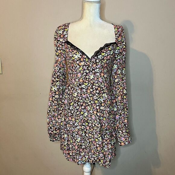 🌻AFRM Fit & Flared Floral Black Dress - Picture 3 of 7